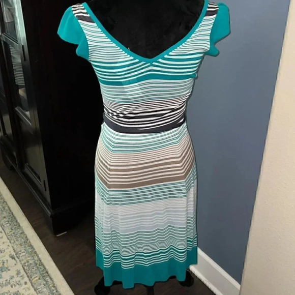 •BCBG MAXAZRIA• - Picture 3 of 6